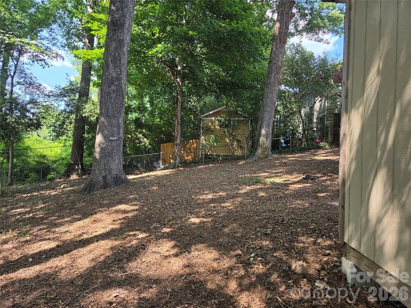 4910 Valley Stream Rd, Charlotte, NC 28209