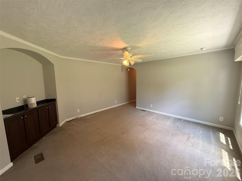 166 Albert Dr, Flat Rock, NC 28731