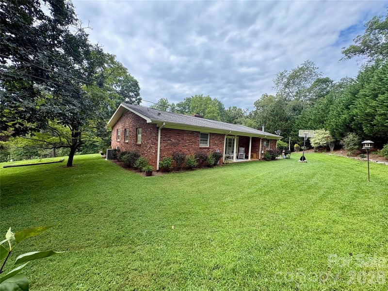 11 Thornberry Dr, Alexander, NC 28701
