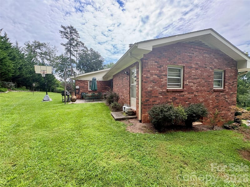 11 Thornberry Dr, Alexander, NC 28701