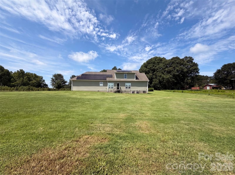 749 Williamsburg Estate Rd, Clover, SC 29710
