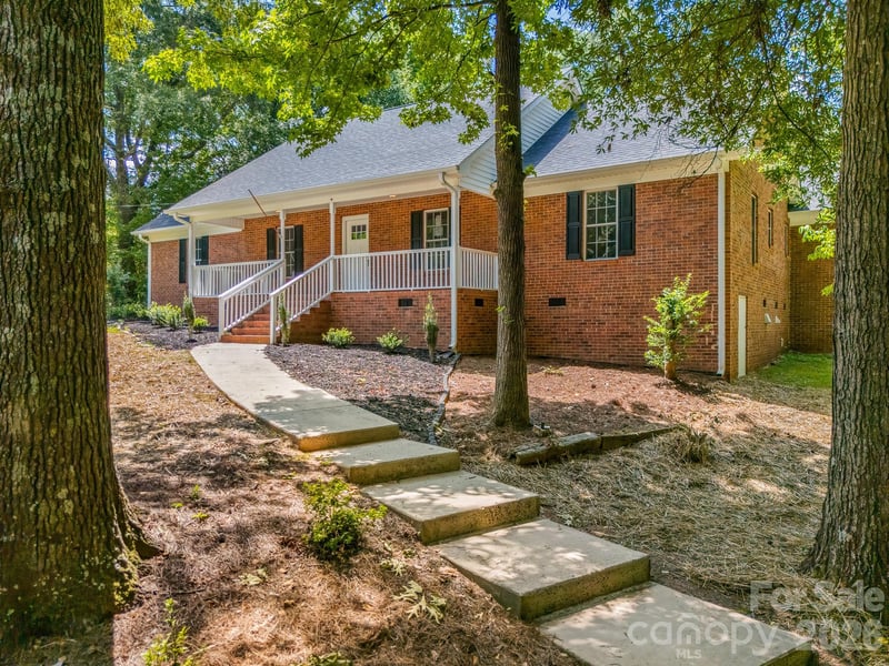 663 Lakeside Dr, Rock Hill, SC 29730