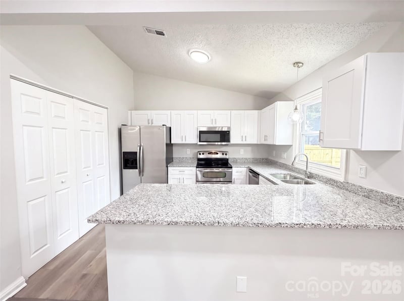 8822 Hunter Green Ln, Charlotte, NC 28227