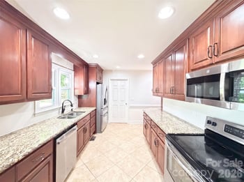 9020 Bartlett Rd, Charlotte, NC 28227