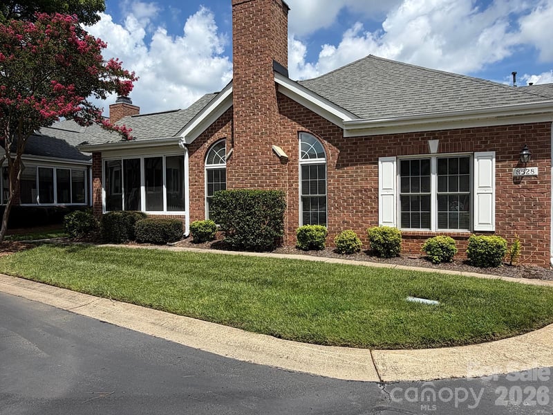 8528 Highland Glen Dr, Charlotte, NC 28269