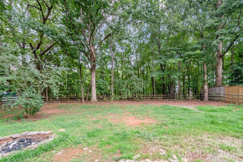 8425 Lochinvar Dr, Charlotte, NC 28227