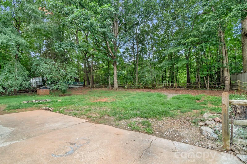 8425 Lochinvar Dr, Charlotte, NC 28227