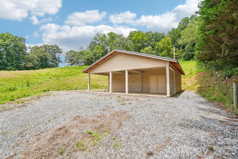 50 Glance Cove Rd, Clyde, NC 28721