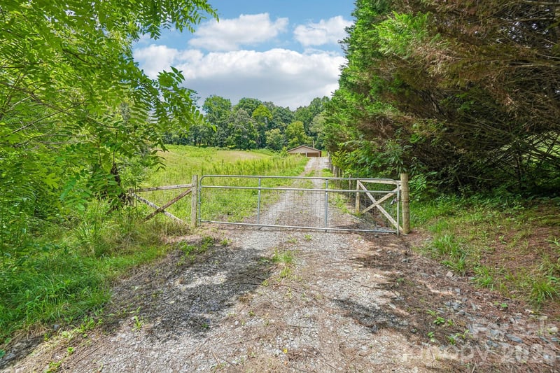 50 Glance Cove Rd, Clyde, NC 28721