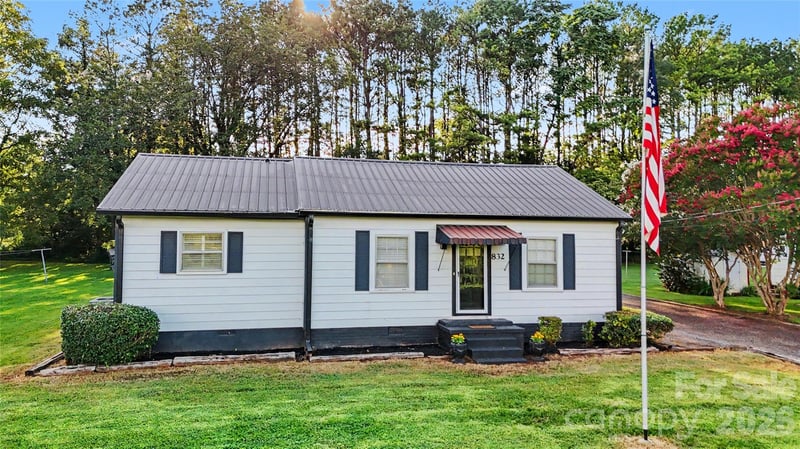 832 Baker St, Statesville, NC 28677