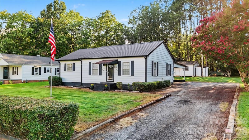 832 Baker St, Statesville, NC 28677