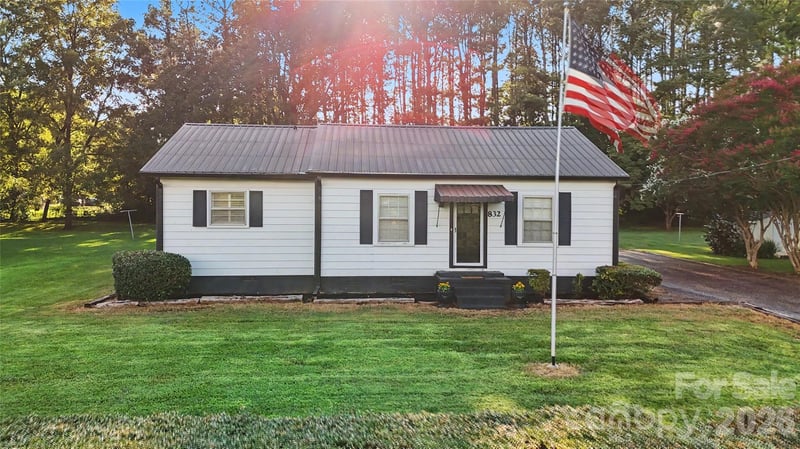 832 Baker St, Statesville, NC 28677