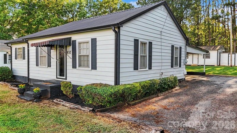 832 Baker St, Statesville, NC 28677