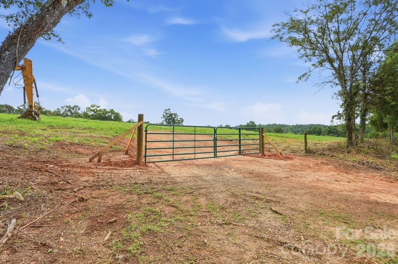 4650 Forest View Rd, Blacksburg, SC 29702
