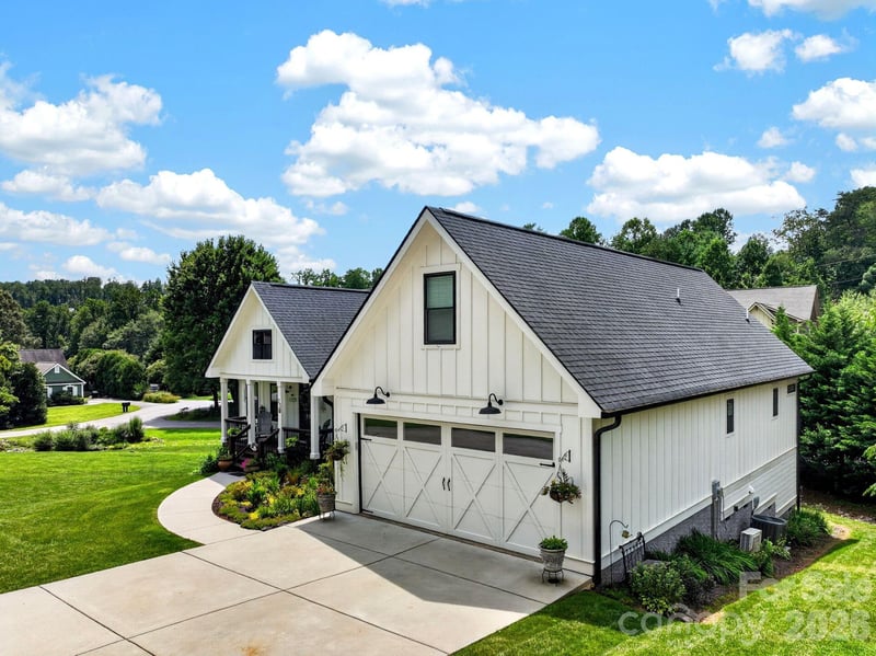 35 Meadow Haven Ct, Mills River, NC 28759