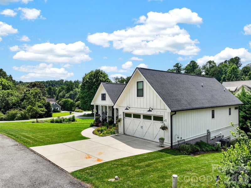35 Meadow Haven Ct, Mills River, NC 28759
