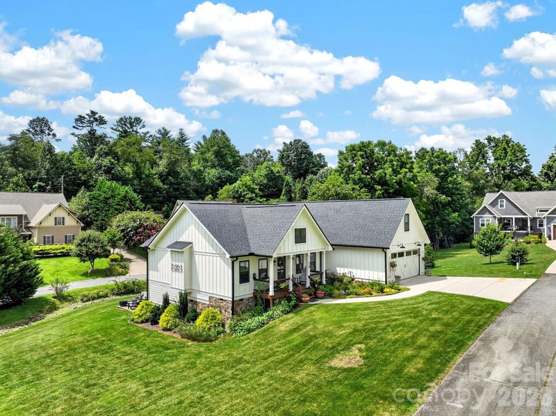 35 Meadow Haven Ct, Mills River, NC 28759