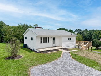 12 Baker Rd, Asheville, NC 28806