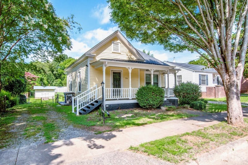 316 Race St, Statesville, NC 28677