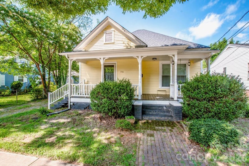 316 Race St, Statesville, NC 28677