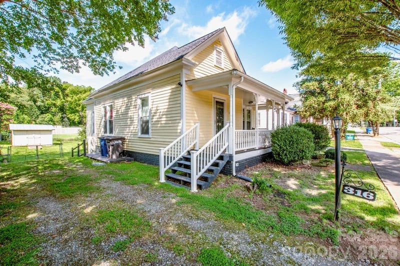 316 Race St, Statesville, NC 28677