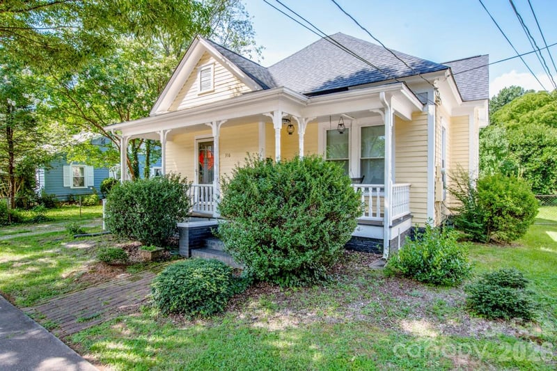 316 Race St, Statesville, NC 28677