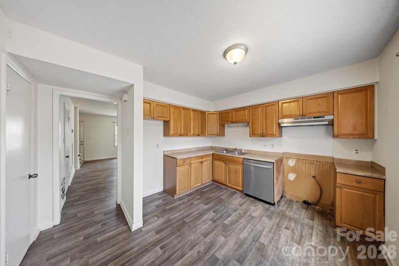 6835 Farmingdale Dr #B, Charlotte, NC 28212