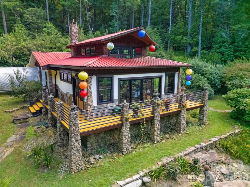 87 Old Chimney Ln, Cedar Mountain, NC 28718