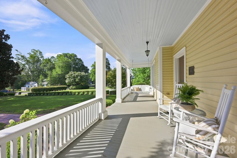 559 N Main St, Davidson, NC 28036