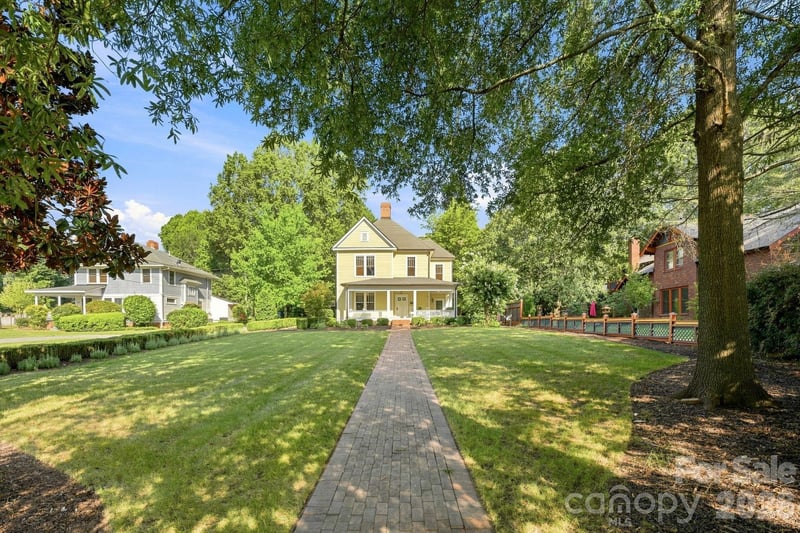 559 N Main St, Davidson, NC 28036