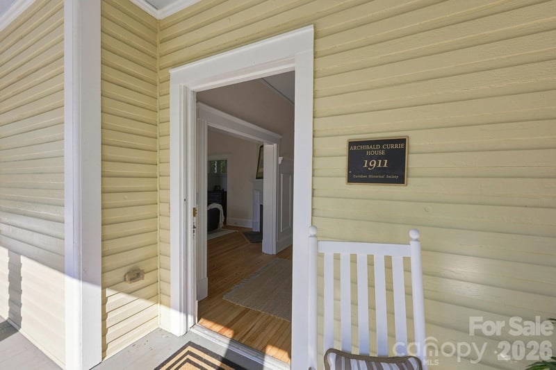 559 N Main St, Davidson, NC 28036
