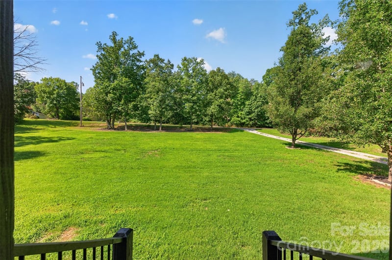 618 Indian Hill Rd, Olin, NC 28660