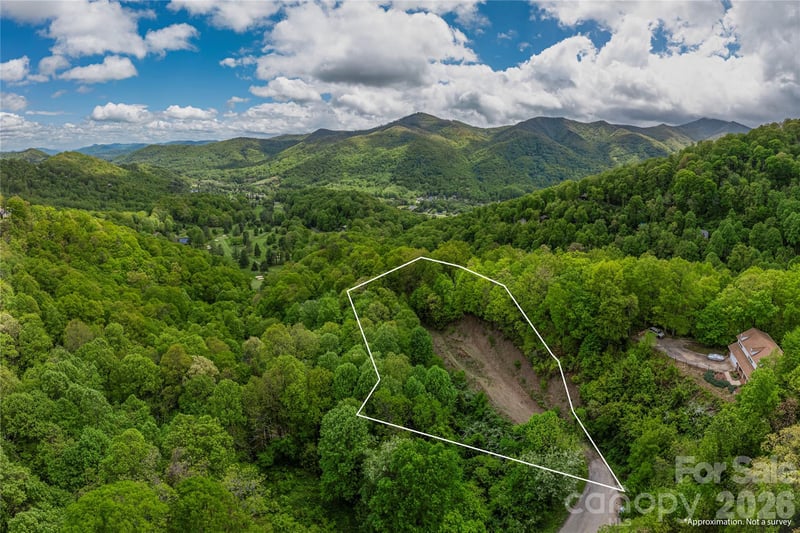 391 Valley View Dr, Maggie Valley, NC 28751