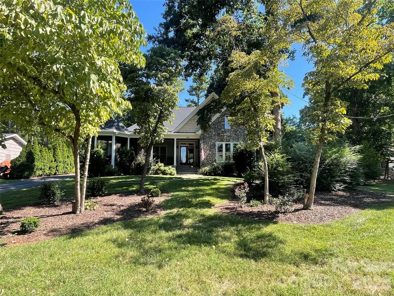 351 Catalina Dr, Mooresville, NC 28117