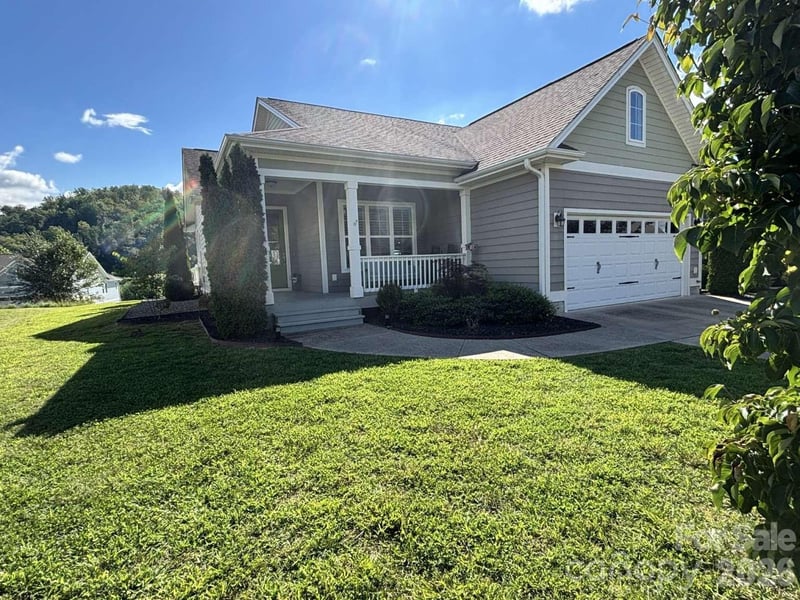 30 Rose Point Dr, Leicester, NC 28748