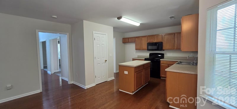 5708 Twin Brook Dr, Charlotte, NC 28269