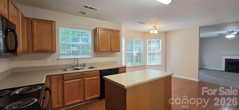 5708 Twin Brook Dr, Charlotte, NC 28269