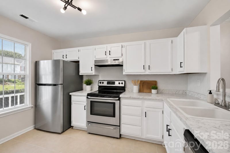 6216 Windsor Gate Ln, Charlotte, NC 28215