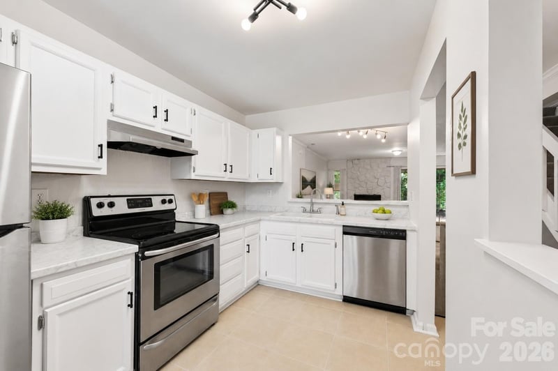 6216 Windsor Gate Ln, Charlotte, NC 28215