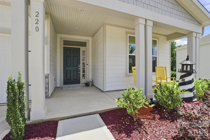 220 Warfield Dr, Mooresville, NC 28115