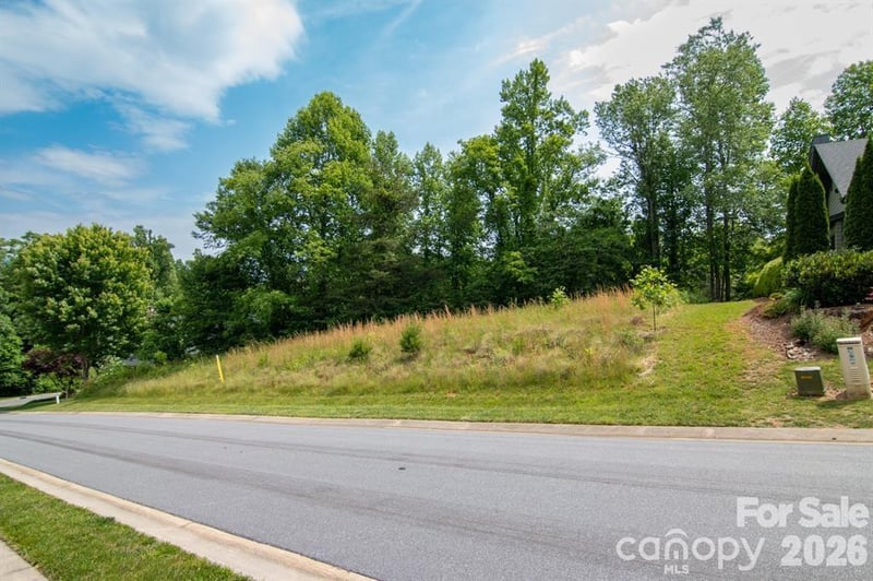 35 Cottage Settings Ln, Black Mountain, NC 28711