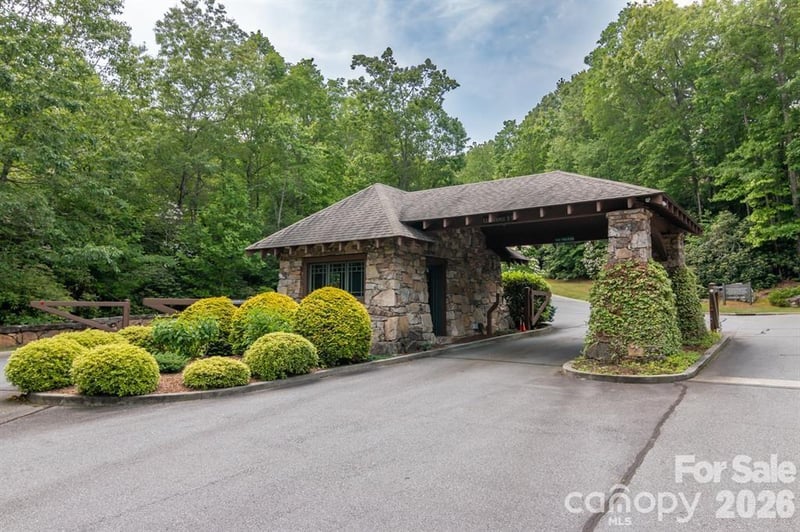 35 Cottage Settings Ln, Black Mountain, NC 28711