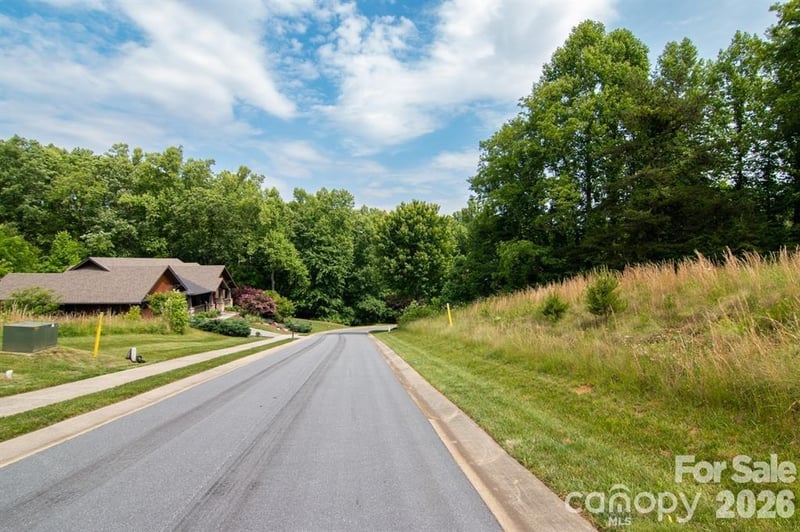 35 Cottage Settings Ln, Black Mountain, NC 28711