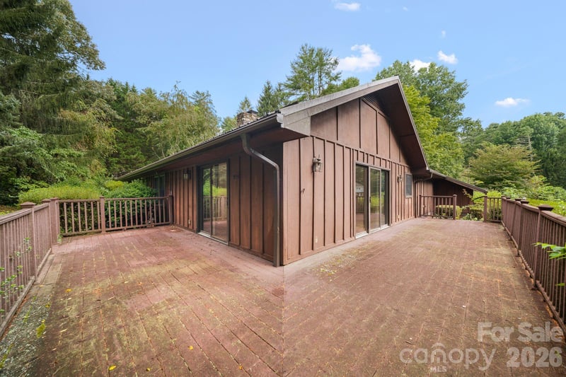140 Redwood St, Brevard, NC 28712