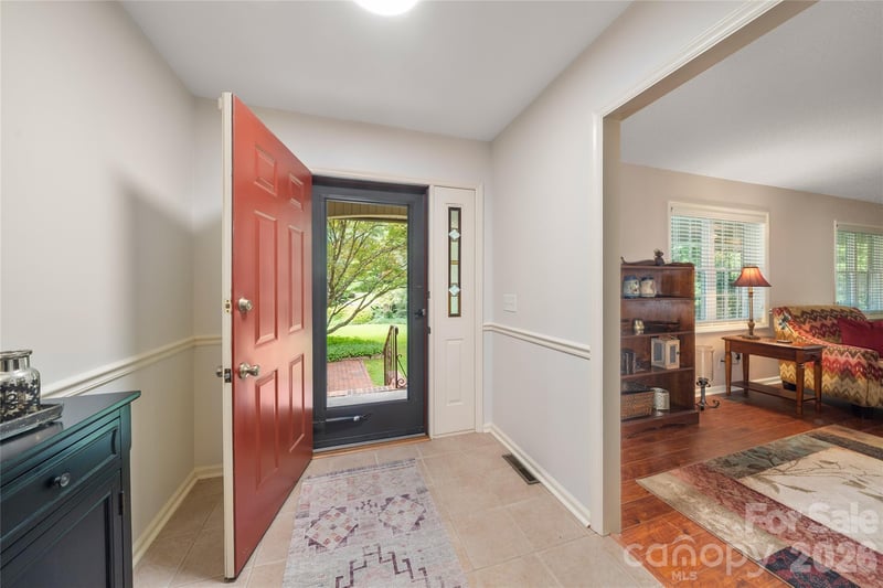 4 Hunters Ln, Hendersonville, NC 28791