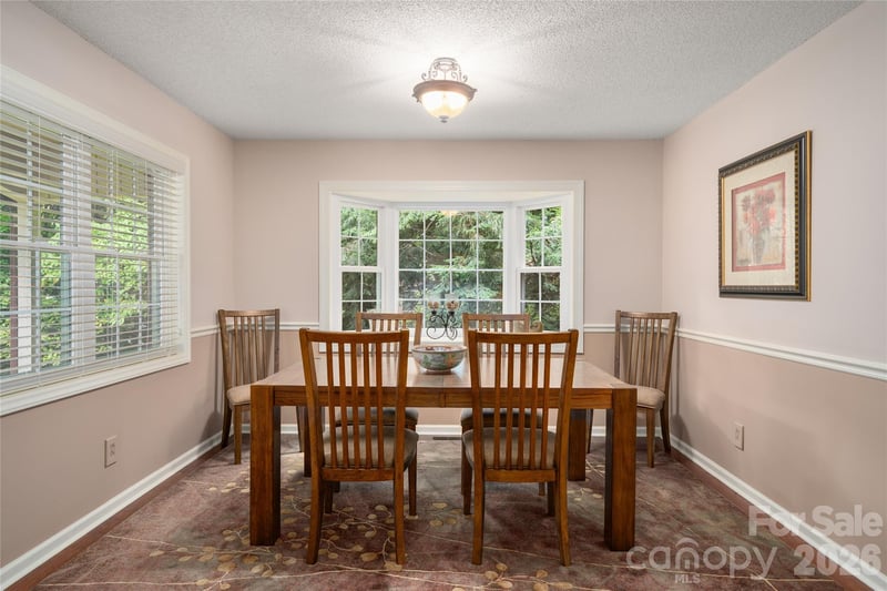 4 Hunters Ln, Hendersonville, NC 28791