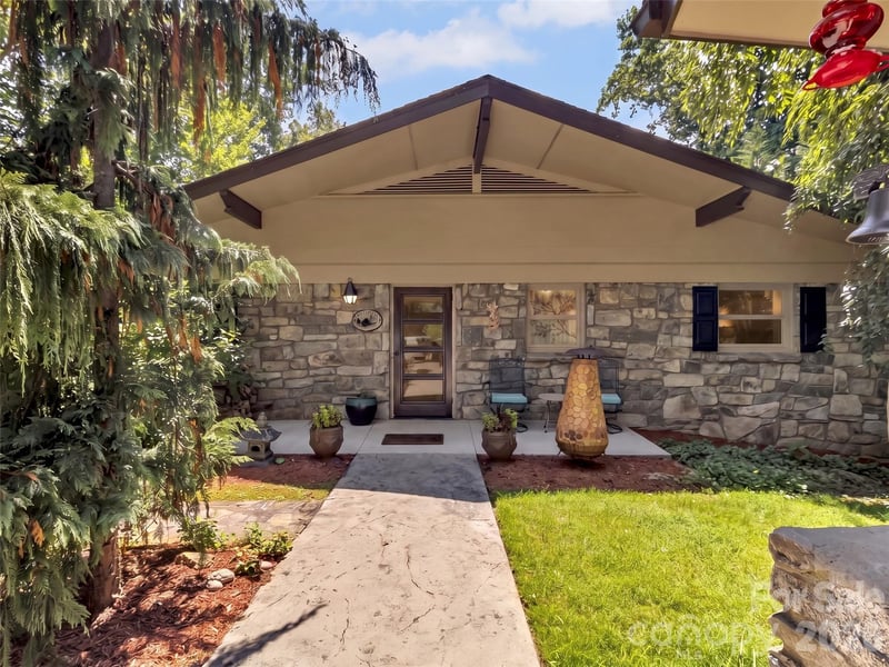 43 Red Oak Dr, Maggie Valley, NC 28751
