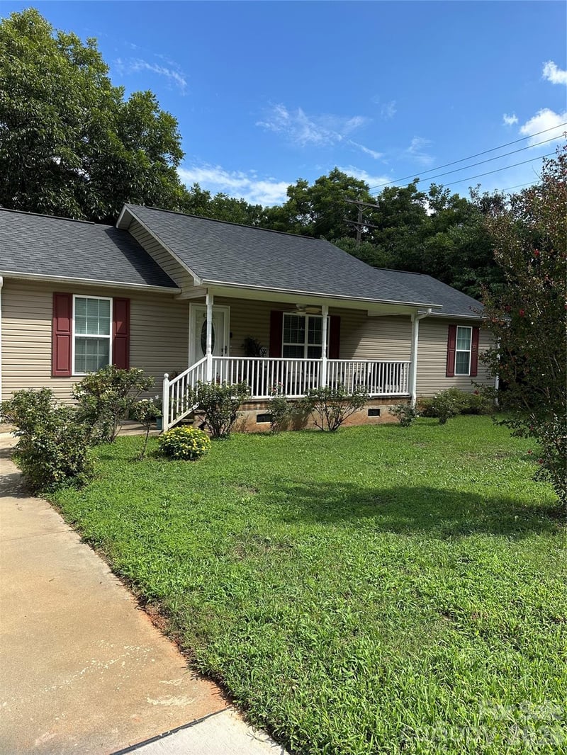 33 Railroad Ave, York, SC 29745