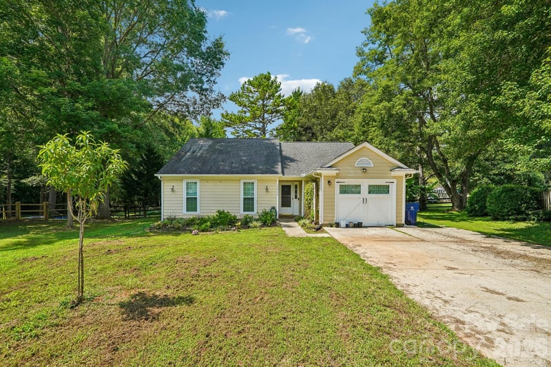 13942 Dannemara Dr, Pineville, NC 28134