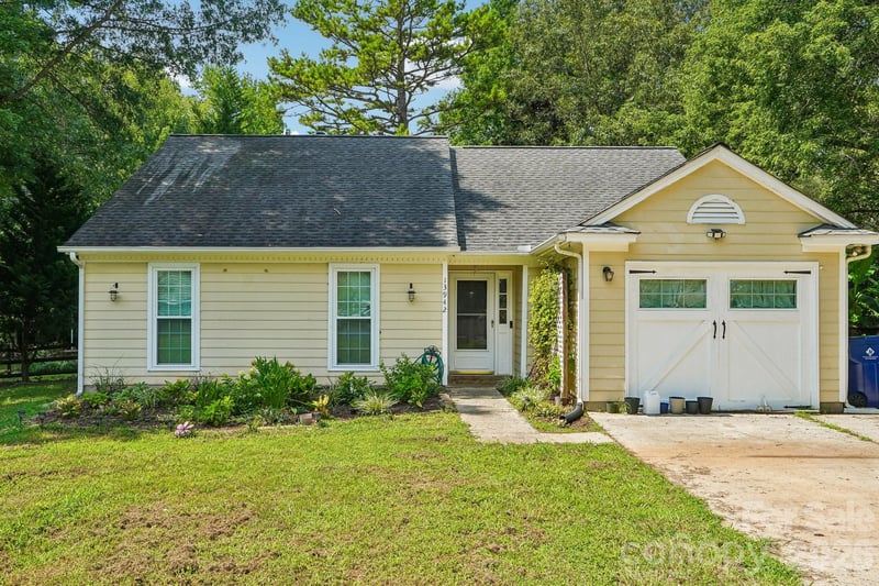 13942 Dannemara Dr, Pineville, NC 28134